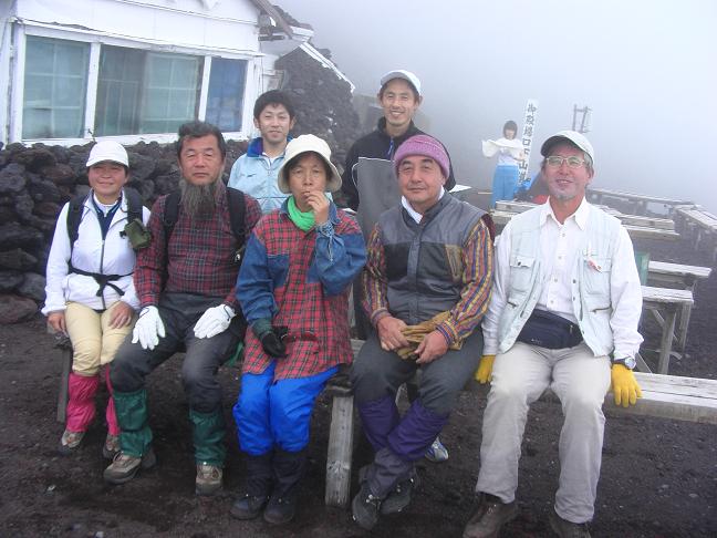 富士登山マラソンの若者2人と仲良くなりました。